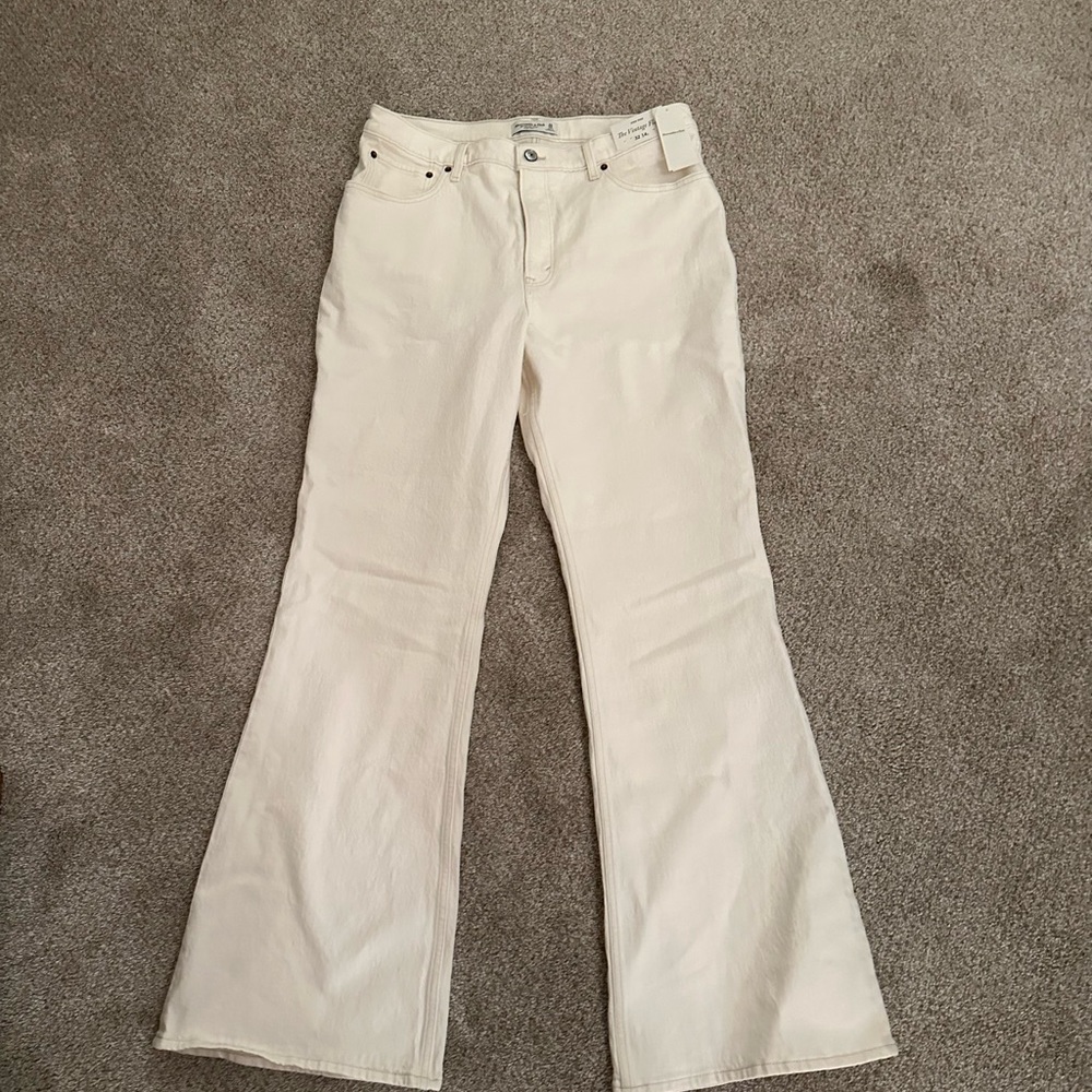 NWT Abercrombie and Fitch High Rise Vintage Flare Jean